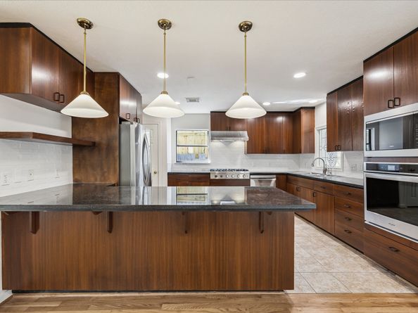 902 S Shepherd Drive, Houston TX 77019