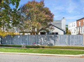 902 S Shepherd Drive, Houston TX 77019
