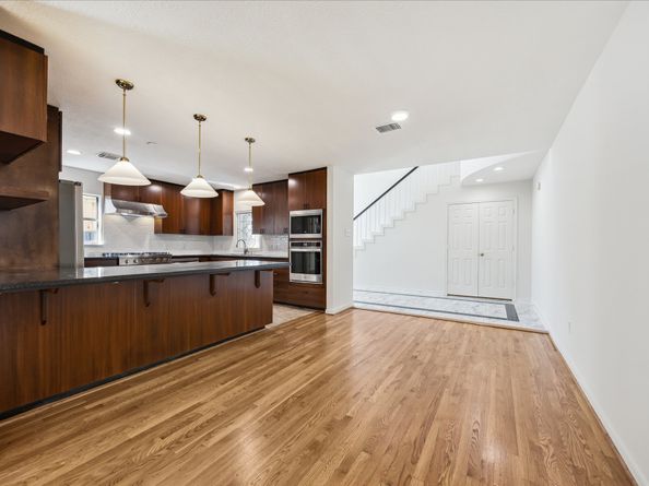 902 S Shepherd Drive, Houston TX 77019