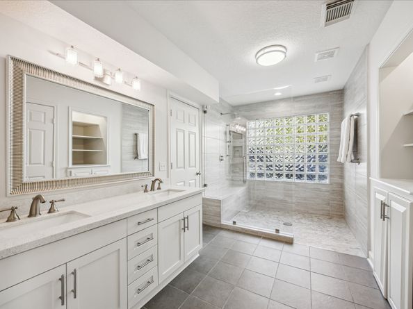 902 S Shepherd Drive, Houston TX 77019
