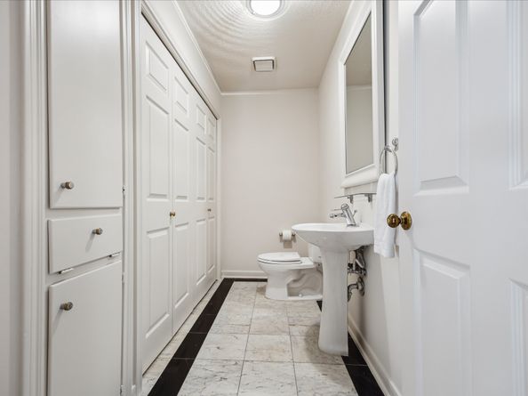 902 S Shepherd Drive, Houston TX 77019