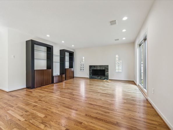 902 S Shepherd Drive, Houston TX 77019