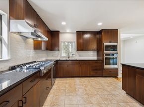 902 S Shepherd Drive, Houston TX 77019