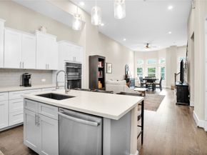 2020 Mcgowen Street E, Houston TX 77004