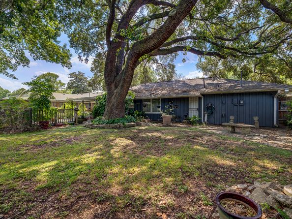 6810 Rowan Lane, Houston TX 77074