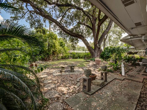 6810 Rowan Lane, Houston TX 77074