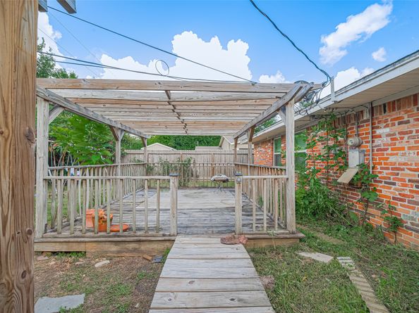5710 Nina Lee Lane, Houston TX 77092