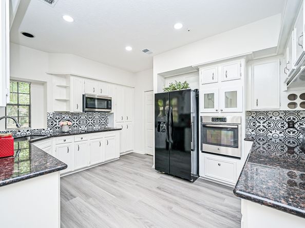 31 Silent Brook Place, The Woodlands TX 77381