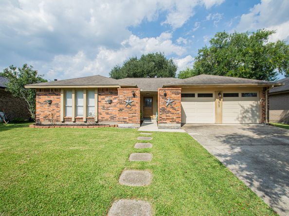 16707 Schooners Way, Friendswood TX 77546