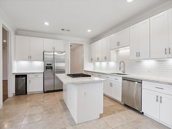 5563 Beverlyhill Street, Houston TX 77056