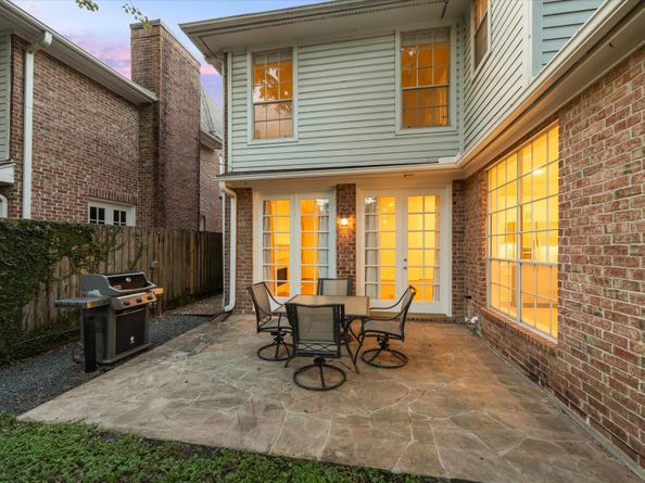5563 Beverlyhill Street, Houston TX 77056