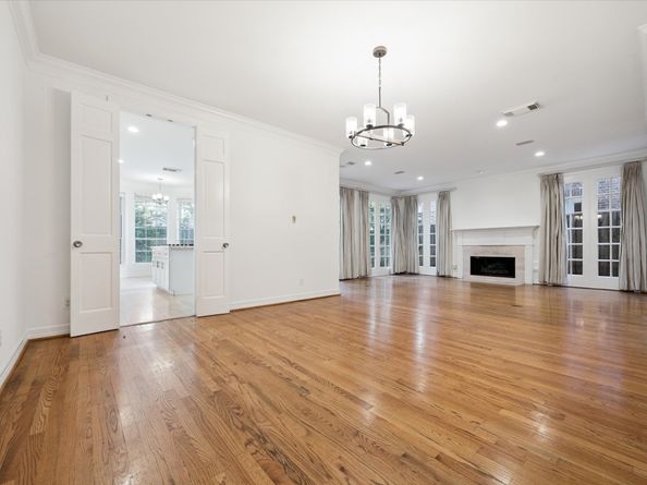 5563 Beverlyhill Street, Houston TX 77056