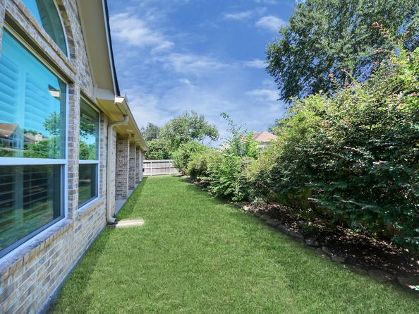 5523 Darschelle Drive, Houston TX 77069