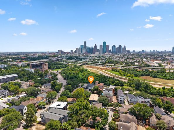 1718 White Oak Drive, Houston TX 77009
