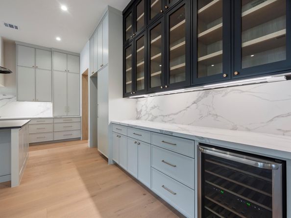 1718 White Oak Drive, Houston TX 77009