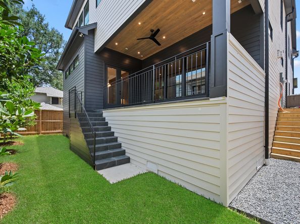 1718 White Oak Drive, Houston TX 77009