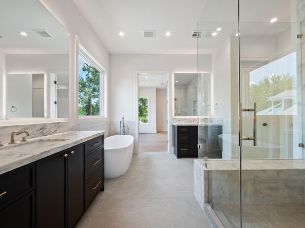 1718 White Oak Drive, Houston TX 77009