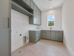 1718 White Oak Drive, Houston TX 77009