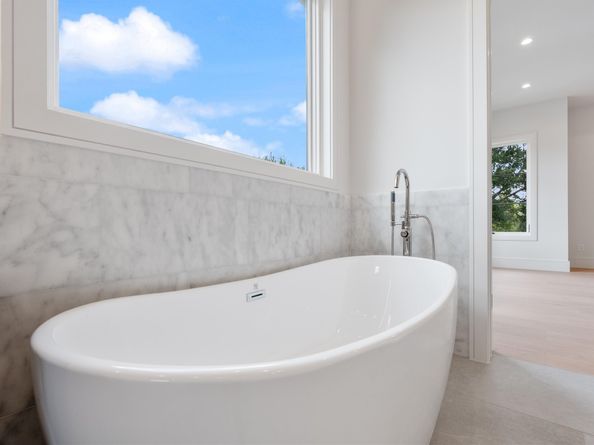 1718 White Oak Drive, Houston TX 77009