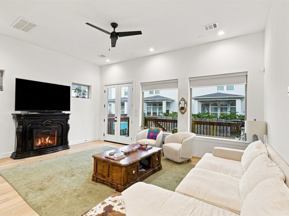 5828 Kiam Street, Houston TX 77007