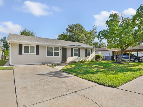 7111 Oak Village Drive, Houston TX 77396
