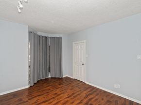 661 Bering Drive 504, Houston TX 77057