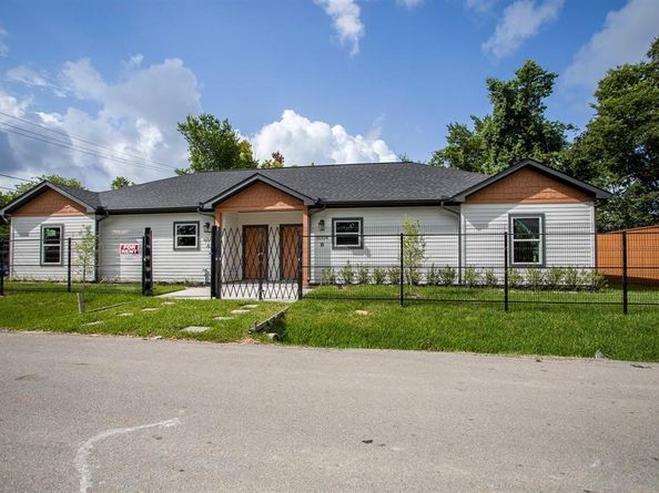 6004 England Street A /B, Houston TX 77021