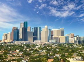 2727 Kirby Drive 16C, Houston TX 77098