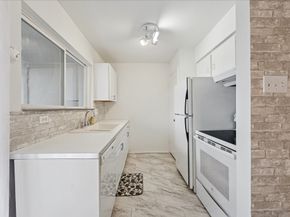 4450 Sherwood Lane 8, Houston TX 77092