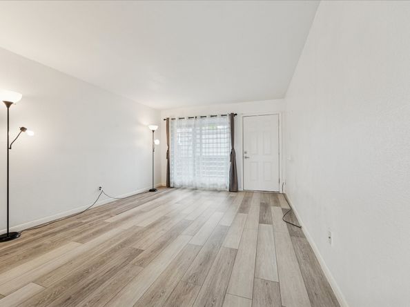 4450 Sherwood Lane 8, Houston TX 77092