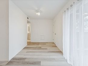 4450 Sherwood Lane 8, Houston TX 77092