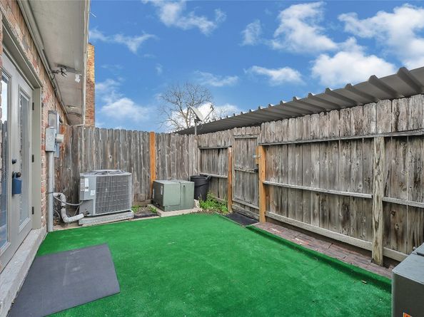 6370 Creekbend Drive 55, Houston TX 77096
