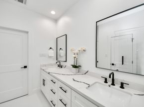 5029 Broom Street C, Houston TX 77091