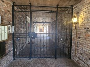 2727 Briarhurst Drive 25, Houston TX 77057