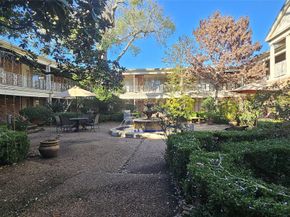 2727 Briarhurst Drive 25, Houston TX 77057