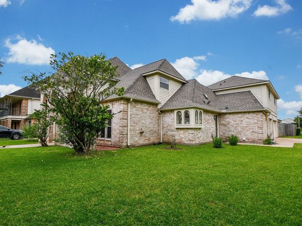 206 E Sutton Square, Stafford TX 77477