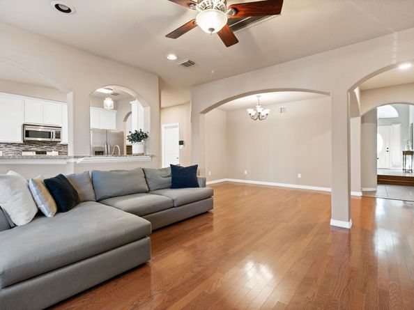 7526 N Linpar Court, Houston TX 77040