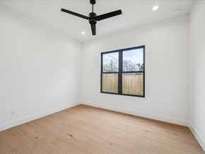 1811 Du Barry Lane, Houston TX 77018