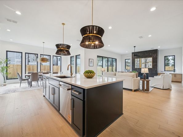 1811 Du Barry Lane, Houston TX 77018