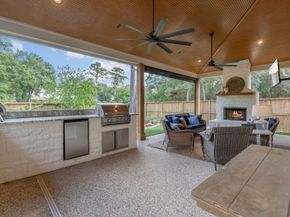 22 Greycrest Place, The Woodlands TX 77382