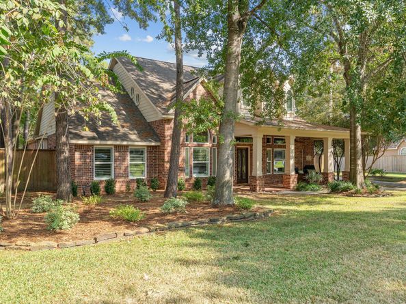 22 Greycrest Place, The Woodlands TX 77382