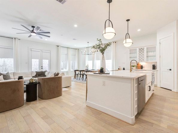 1922 Hoskins Drive, Houston TX 77080