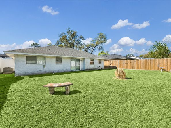 5810 Viking Drive, Houston TX 77092