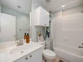 939 Colorado Street 17, Houston TX 77007