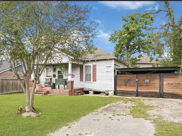 209 Frawley Street, Houston TX 77009