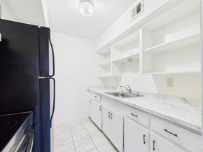 6500 Rampart Street 28, Houston TX 77081