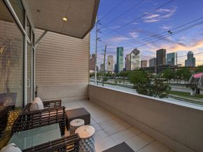 1804 N Memorial Way A, Houston TX 77007