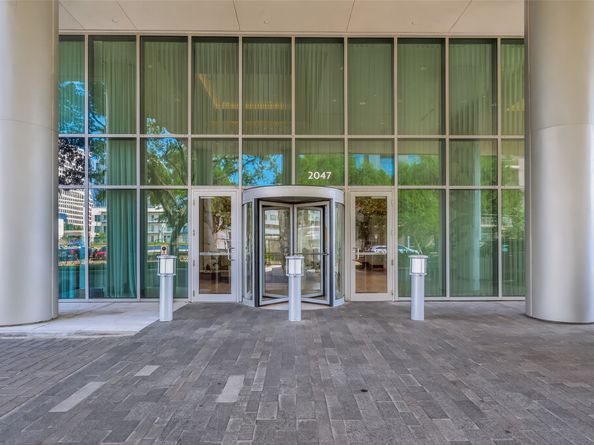 2047 Westcreek Lane 608, Houston TX 77027