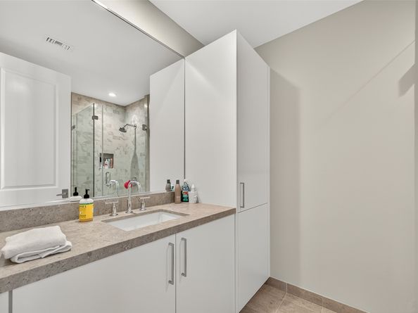 2047 Westcreek Lane 608, Houston TX 77027