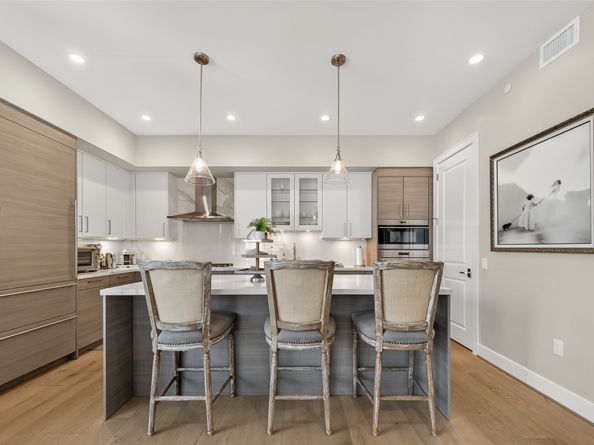 2047 Westcreek Lane 608, Houston TX 77027